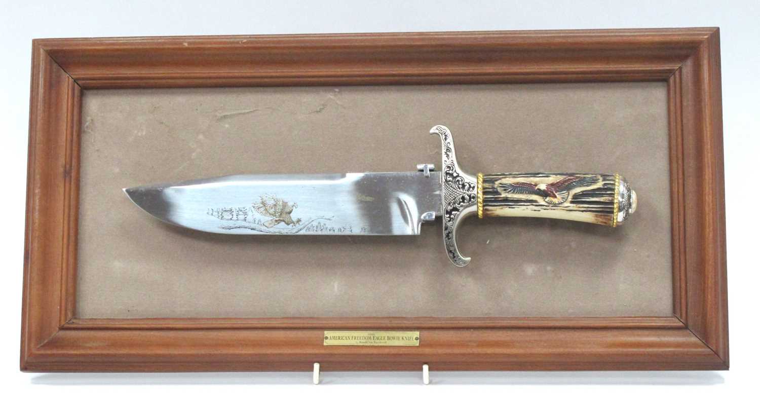 Lot 1343 - The American Freedom Eagle Bowie Knife, 38cm...