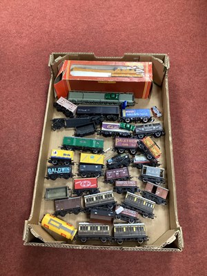 Lot 464 - Approximately Thirty 00 Gauge Wagons by Hornby,...