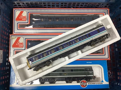 Lot 513 - OO Gauge Diesel Railcars and locomotive,...