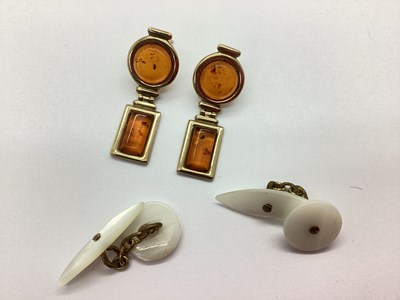 Lot 87 - A Pair of 9ct Gold Amber Coloured Drop...