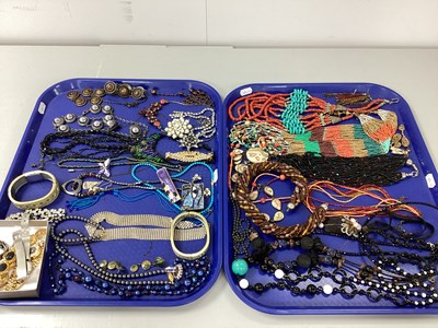 Lot 194 - An Assortment of Costume Jewellery, to include...