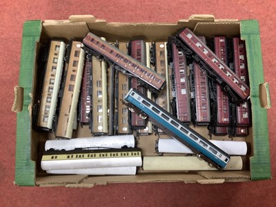 Lot 331 - Approximately Twenty Five OO Gauge British...