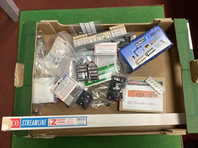 Lot 341 - A Quantity of Z Gauge Lineside Accessories and...