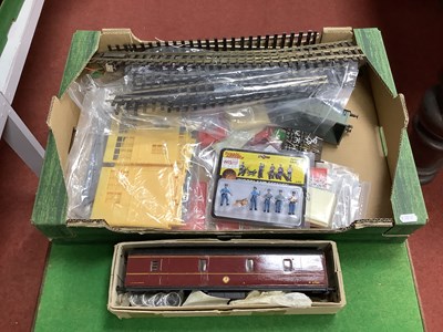 Lot 352 - A Small Quantity of O Gauge Items including...