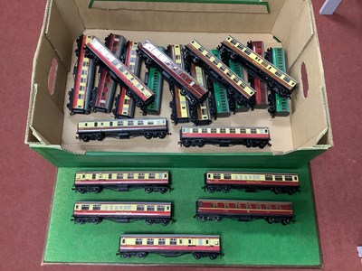 Lot 374 - Approximately Twenty Hornby Dublo Coaches, all...