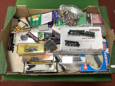 Lot 377 - A Quantity of N Gauge Model Railway Items....