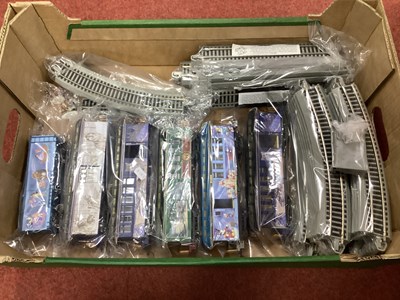 Lot 457 - Six Bachmann Hawthorne Village Novelty 0n30...