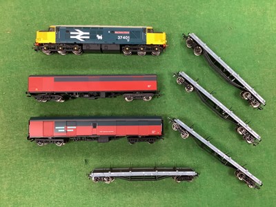 Lot 389 - A OO Gauge VT Trains Class 37 Mary Queen of...