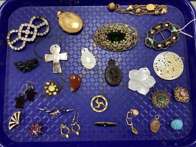 Lot 170 - An Assortment of Vintage Jewellery, to include...