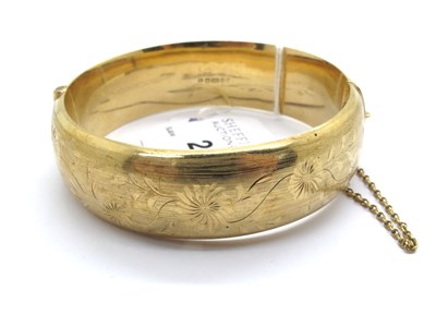 Lot 202 - A 9ct Gold Vintage Hinged Bangle, of allover...