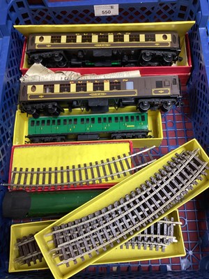 Lot 550 - Hornby-Dublo 00 gauge 2-rail model railway...