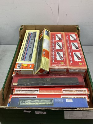 Lot 429 - Seven HO scale American outline Passenger...