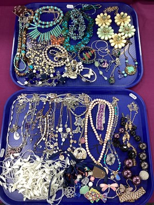 Lot 233 - An Assortment of Costume Jewellery, to include...