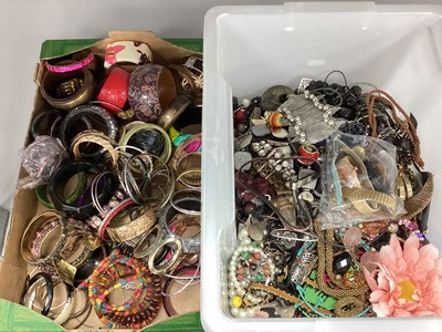 Lot 179 - A Large Assortment of Modern Costume Jewellery,...