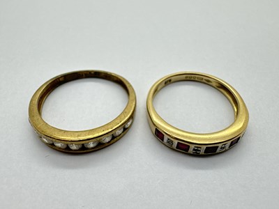 Lot 111 - A 9ct Gold Stone Set Ring, the rubover set...