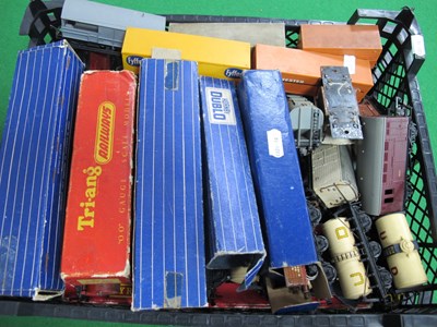 Lot 686 - Forty Plus "OO" Gauge/4mm Unboxed Items of...