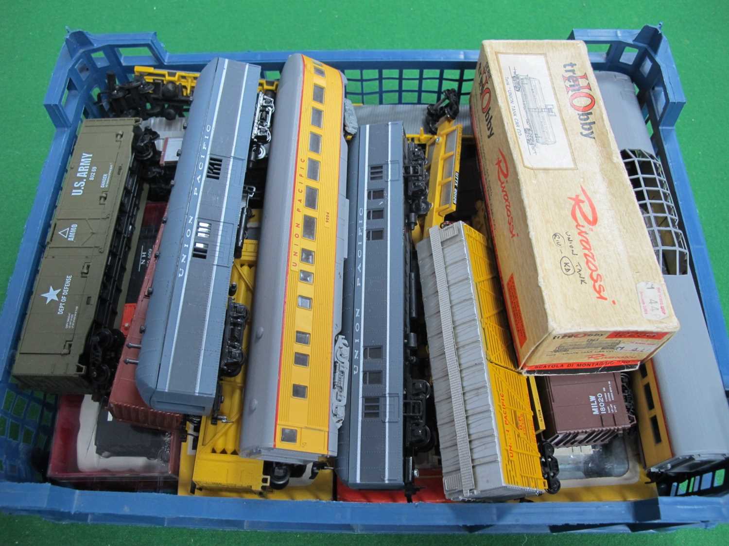 Lot 681 - Twenty Plus "HO" Gauge U.S.A Outline Items of...
