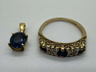 Lot 131 - A 9ct Gold Five Stone Ring, the collet set...