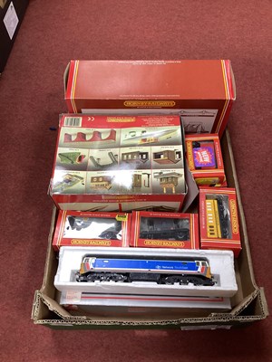 Lot 457 - A Quantity of 00 Gauge Model Railway Items,...