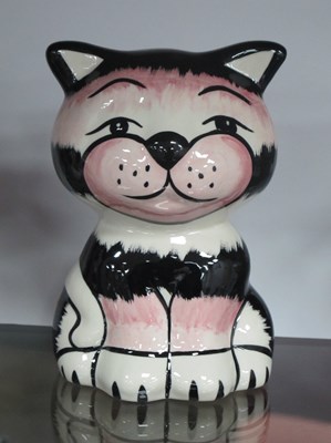 Lot 1208 - Lorna Bailey - Mack (CRM) the Cat, 12.5cm high.