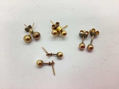 Lot 91 - Two Pairs of 9ct Gold Beaded Earstuds,...