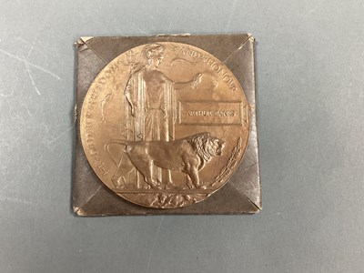 Lot 570 - WWI Memorial Plaque Death Penny, complete with...