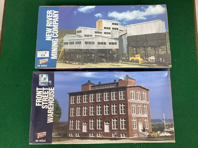 Lot 578 - Two unbuilt Walthers Corner Stone HO scale...