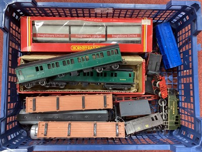 Lot 407 - A quantity of 00 gauge model railway stock by...