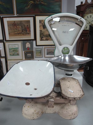 Lot 1380 - Avery Shop Scales, to weigh 2lb, painted iron...