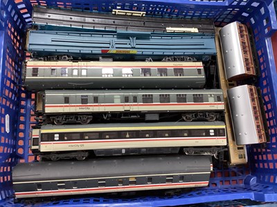 Lot 535 - A Quantity of 'OO' Gauge Coaches, by Bachmann...