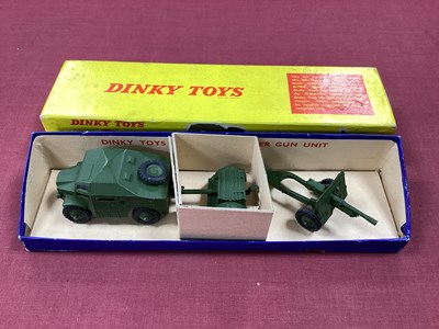 Lot 704 - Dinky Toys No 697 25 Pounder Field Gun Set,...