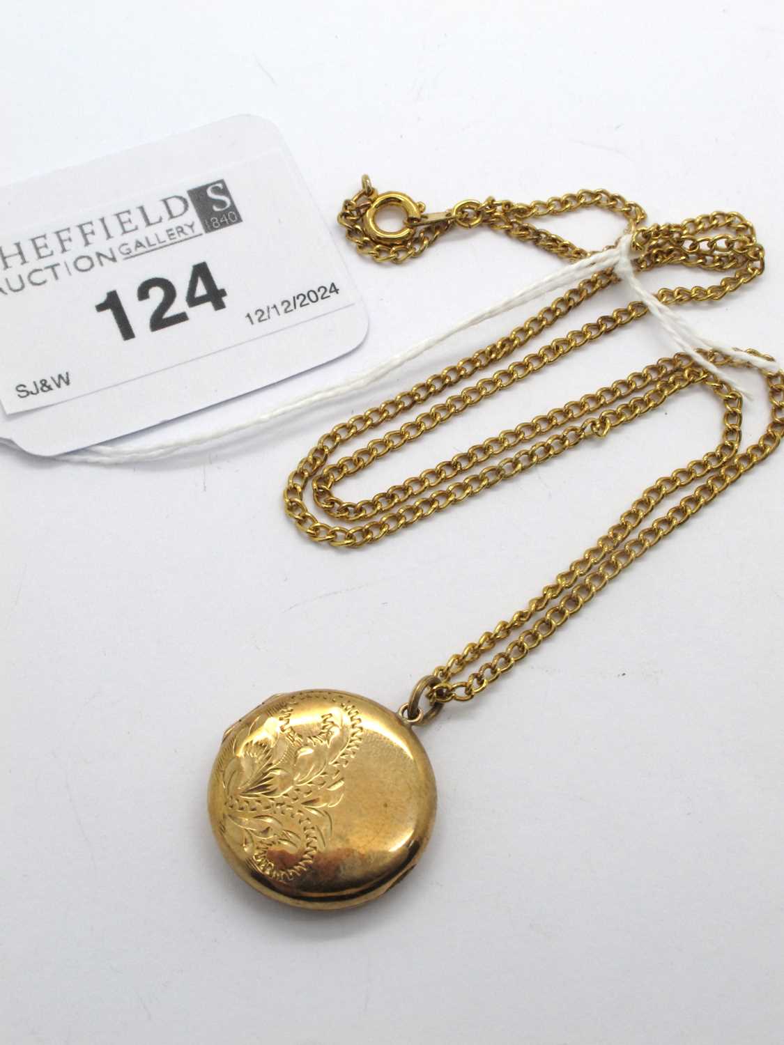 Lot 124 - A 9ct Gold Circular Locket Pendant, with...