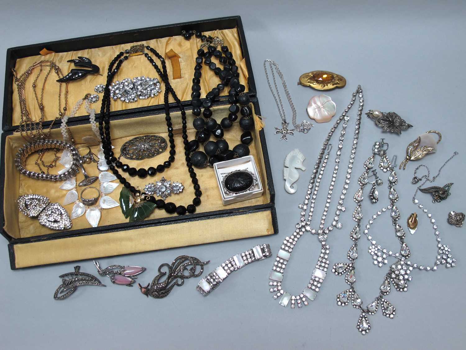 Lot 134 - A Collection of Vintage and Later Jewellery,...