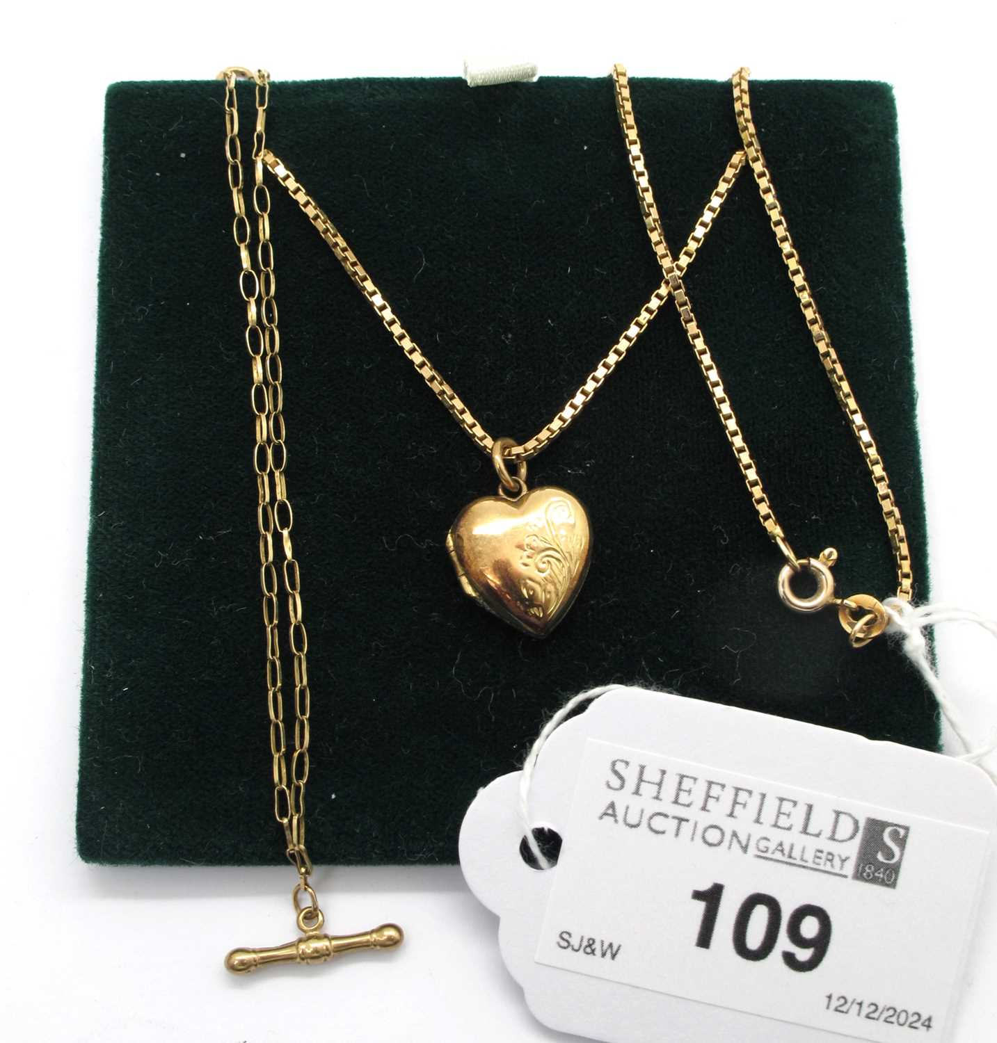 Lot 109 - A 9ct Gold Box Link Chain, suspending a...