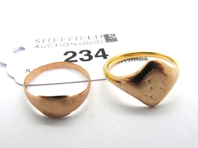 Lot 234 - A Vintage Style Signet Ring, with vacant kite...