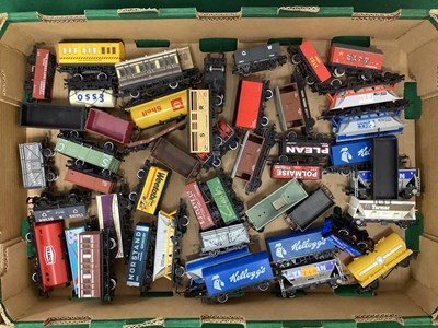 Lot 10 - Approximately Forty Five OO Gauge British...