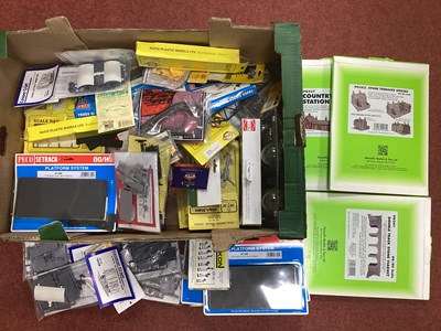 Lot 45 - A Quantity of OO/HO Scale Plastic And...