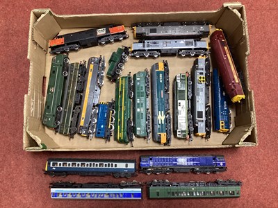 Lot 50 - Seventeen OO/HO Gauge Diesel Locomotives and...