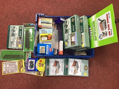 Lot 58 - A Quantity of N Gauge British Lineside...