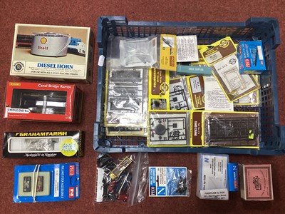 Lot 63 - A Quantity of N Gauge Lineside Accessories...