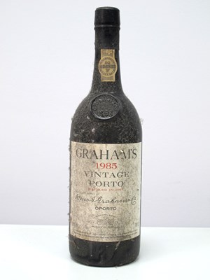 Lot 1422 - Port - Graham's 1985 Vintage Port, bottled in...