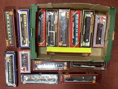 Lot 67 - Fifteen Boxed OO British Coaches by Airfix,...