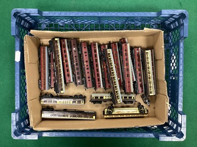 Lot 74 - Eighteen N Gauge British Coaches including...