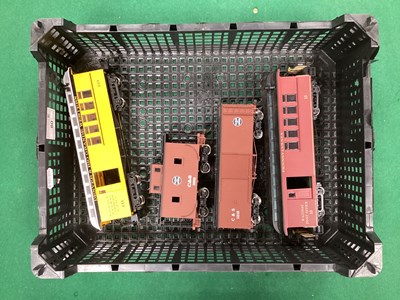 Lot 80 - Four Items of Bachmann On30 American Wooden...