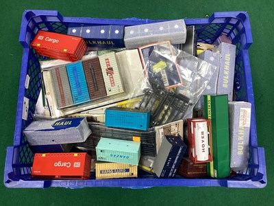 Lot 87 - A Quantity of OO/HO Scale Containers and other...