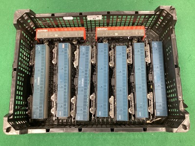 Lot 91 - Seven OO Gauge Lima Syphon G Parcels Vans in...