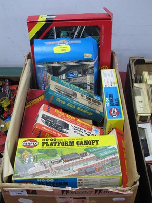 Lot 785 - A Quantity of "OO" Gauge Model Railway Items,...