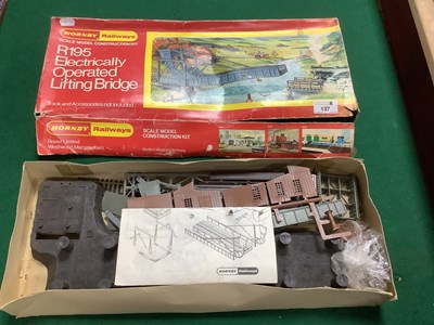 Lot 137 - A Hornby OO Gauge R195 Electrically Operated...