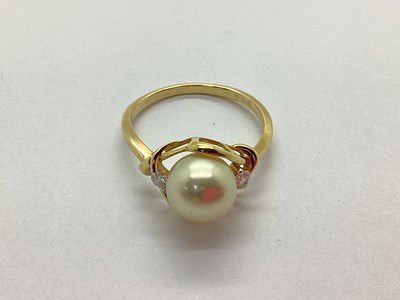 Lot 146 - A Modern Freshwater Pearl and Diamond Set...