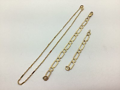 Lot 119 - A Fine Link Bracelet/Anklet, alternate twist...